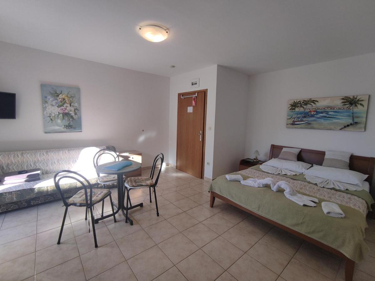 Apartmani Putnik Baska Voda Luaran gambar